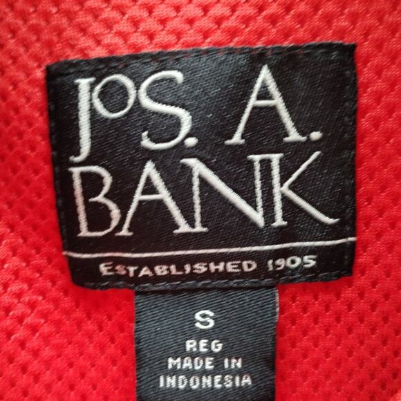 Jos. A. Bank Men's Size Small Water Repellant Red Mock Neck Zip-Up Rain Jacket - Picture 4 of 5